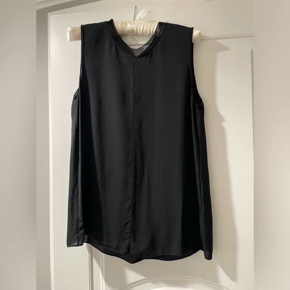 Vince- Black sleeveless silk Blouse